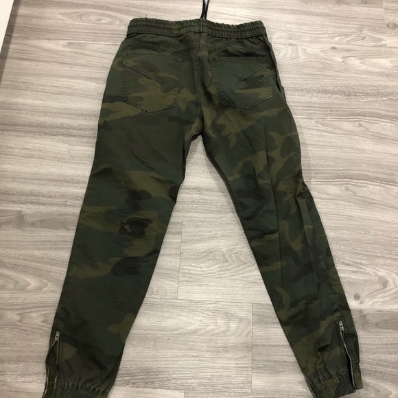 Mens camo Jack & Jones pants - Picture 2 of 4